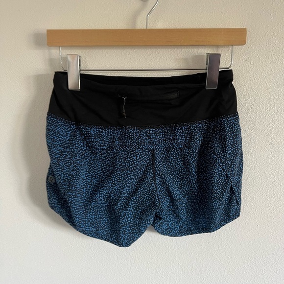 Lululemon Run Times Short
Daisy Dust Illuminight Black, size 2 - Picture 3 of 4